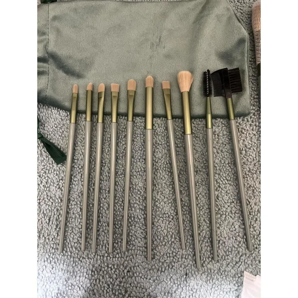 30 Pieces Green Makeup Brushes Kit Foundation Eyeshadow Brushes Set